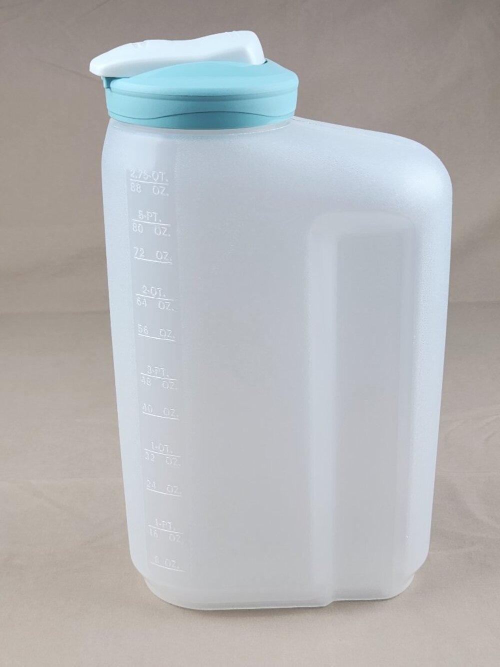 Vtg Servin Saver Rubbermaid Drink Container Pitcher Aqua Blue Teal Lid 2.75 Qt